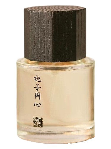 Sixiangwei 司香尉 Zhi Zi Tong Xin 栀子同心 fragrance bottle
