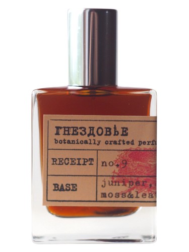 Gnezdovje Parfumerie No.9 Darkwood fragrance bottle