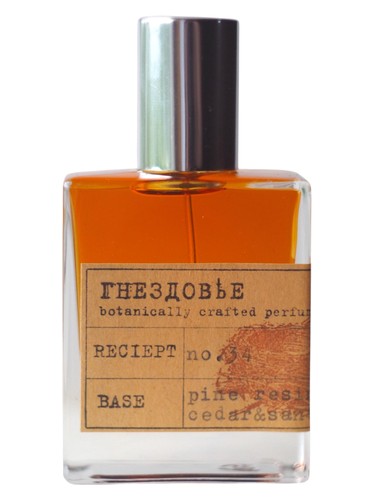 Gnezdovje Parfumerie No.34 Pinus Sylvestris fragrance bottle