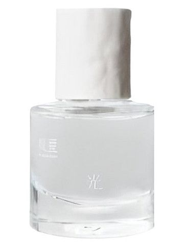 To Summer I 观夏 Seaside 光予盐 fragrance bottle