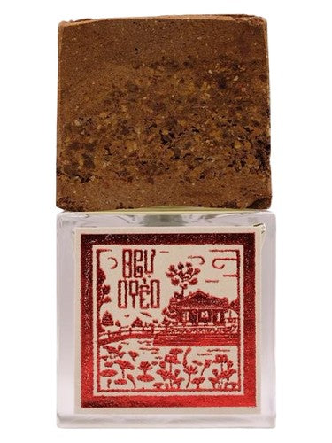 Maison de Nguyễn Ngự Uyển fragrance bottle