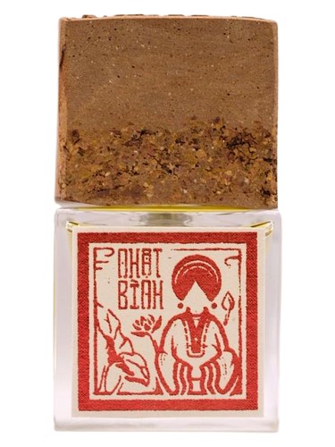 Maison de Nguyễn Nhật Bình fragrance bottle