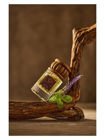 SAKUNA Fragrance Eastern Sarus Crane fragrance bottle