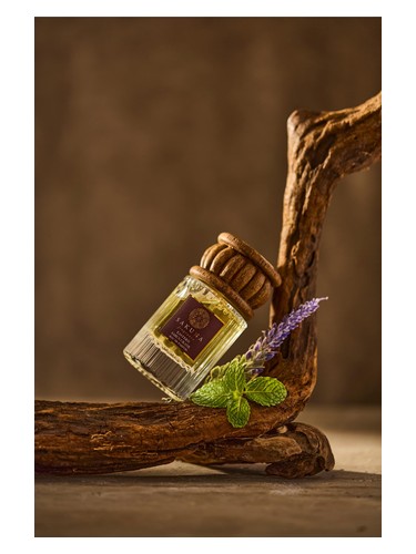 SAKUNA Fragrance Eastern Sarus Crane fragrance bottle