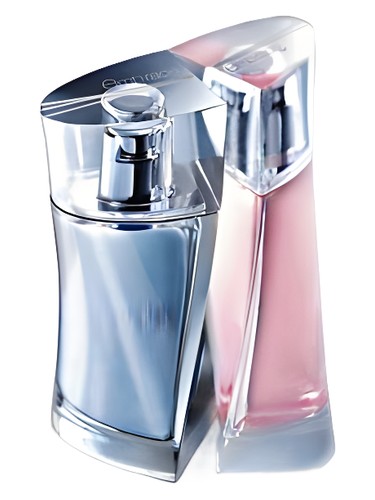 Oriflame Embrace Her fragrance bottle