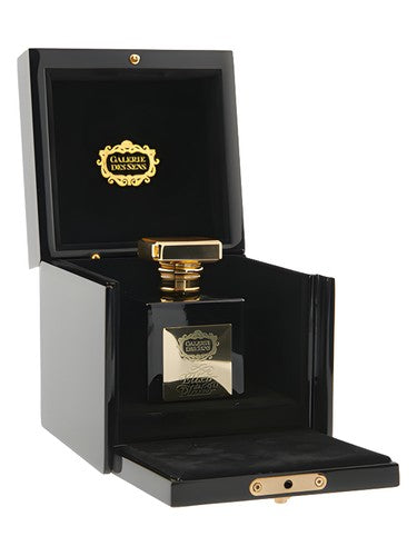 Galerie des Sens Elixir de Plaisir. Première dame fragrance bottle