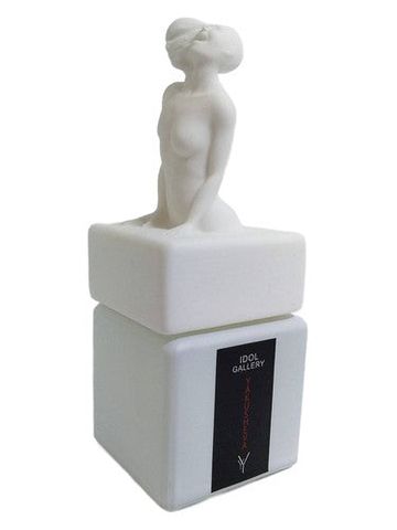 Yanina Yakusheva Lee AM fragrance bottle