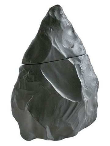 Neandertal Dark fragrance bottle