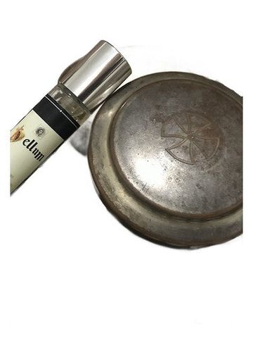 Ricardo Ramos Perfumes de Autor Vellum fragrance bottle