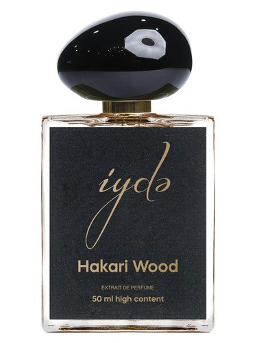 İydə Hakari Wood fragrance bottle