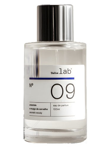 Dailus Lab Nº 09 fragrance bottle