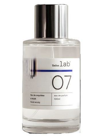 Dailus Lab Nº 07 fragrance bottle