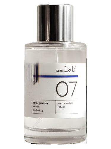 Dailus Lab Nº 07 fragrance bottle