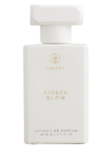 Oakcha Kissed Glow fragrance bottle