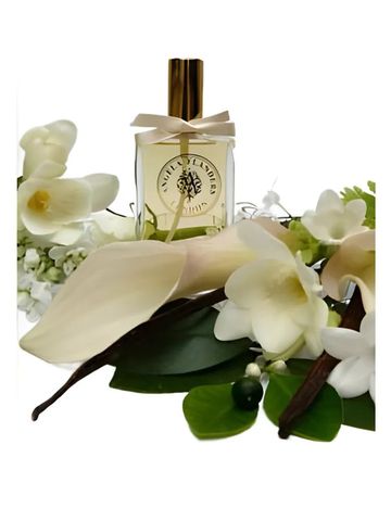 Angela Flanders Bouquet d'Amour fragrance bottle