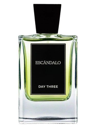 Day Three Escándalo fragrance bottle