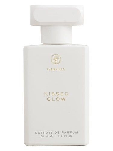 Oakcha Kissed Glow fragrance bottle
