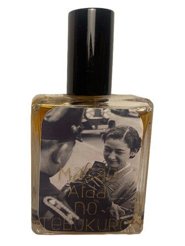 Phronema Perfumes Masae Aida no Tebukuro fragrance bottle